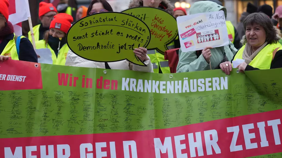 Mehr Geld, mehr Zeit: Dafür protestieren die Beschäftigten im öffentlichen Dienst. (Archivbild) - Bild: Marcus Brandt/dpa