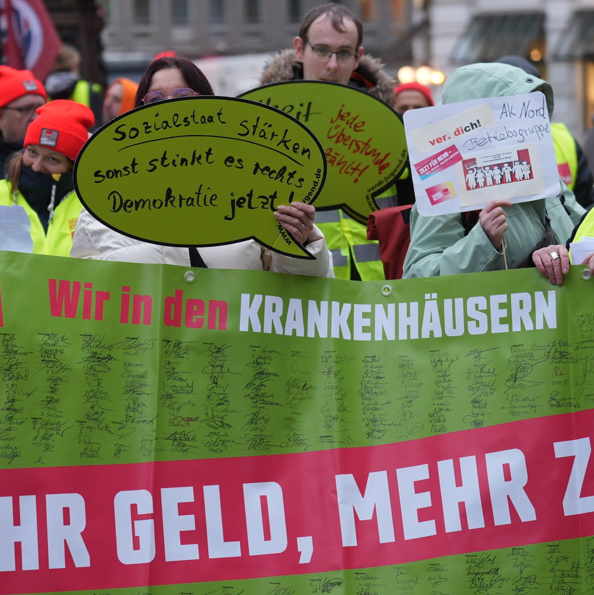Mehr Geld, mehr Zeit: Dafür protestieren die Beschäftigten im öffentlichen Dienst. (Archivbild) - Foto: Marcus Brandt/dpa