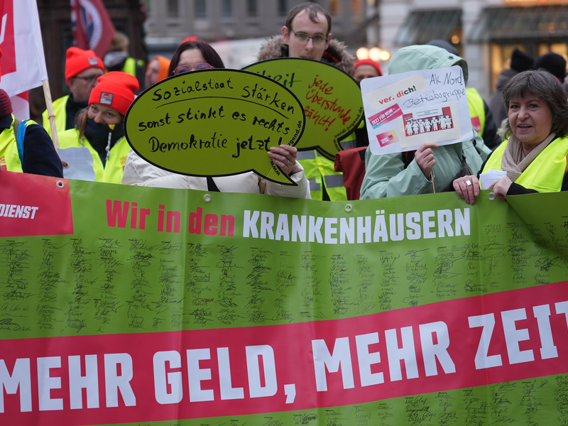 Mehr Geld, mehr Zeit: Dafür protestieren die Beschäftigten im öffentlichen Dienst. (Archivbild) - Foto: Marcus Brandt/dpa