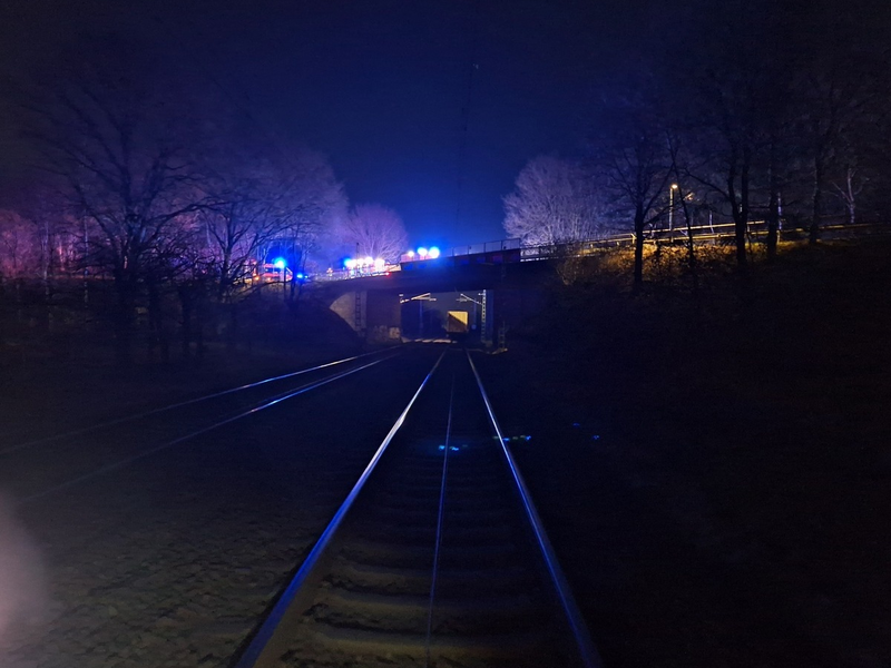 FW-ROW: +++Schuppenbrand in Heeslingen+++Vermeintlicher Personunfall mit einem Zug+++ - Foto: presseportal.de