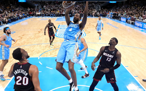 Die Cleveland Cavaliers haben als erstes NBA-Team der Saison die Playoffs sicher. - Foto: Sue Ogrocki/AP/dpa