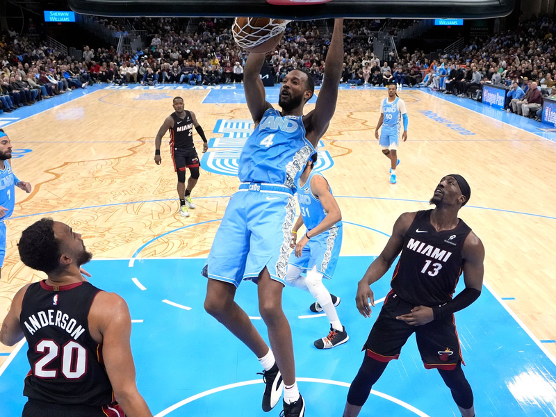 Die Cleveland Cavaliers haben als erstes NBA-Team der Saison die Playoffs sicher. - Foto: Sue Ogrocki/AP/dpa