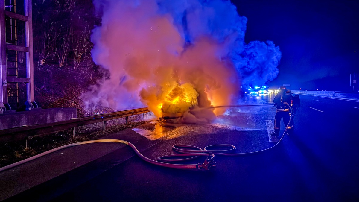 FW-DO: Brennender PKW auf der A40 - Foto: presseportal.de