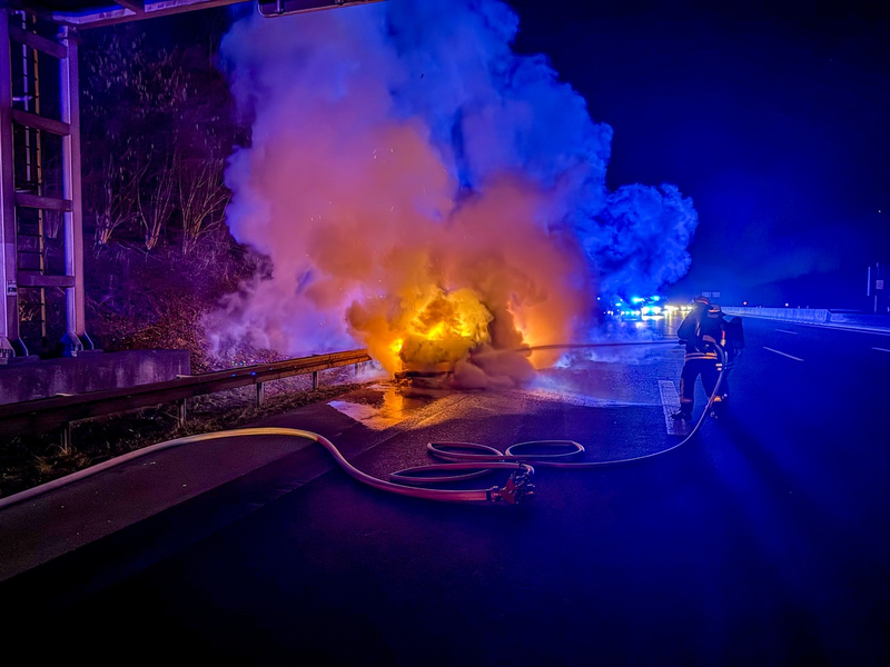 FW-DO: Brennender PKW auf der A40 - Foto: presseportal.de
