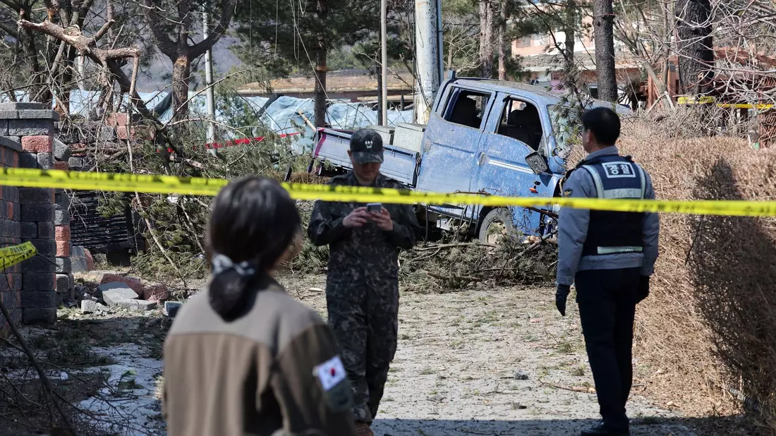 Ein südkoreanisches Kampfflugzeug hat versehentlich Bomben über einem Dorf abgeworfen.  - Bild: Uncredited/Yonhap/AP/dpa