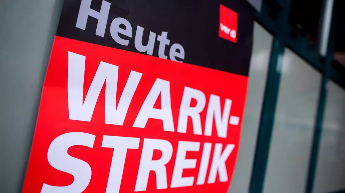 Verdi hat Beschäftigte in Kliniken, Rettungsstellen und Pflegeheimen zu Warnstreiks aufgerufen. (Archivbild) - Bild: Hauke-Christian Dittrich/dpa