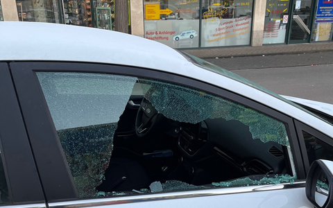 POL-RBK: Bergisch Gladbach - Scheiben an drei Pkw eingeschlagen, zwei Tankkarten gestohlen - Foto: presseportal.de