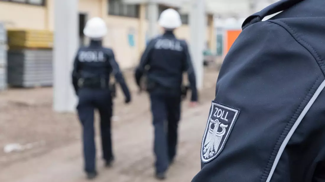 HZA-R: Zoll deckt Hinterziehung von über 1 Million Euro Sozialversicherungsbeiträgen auf - Regensburger Bauunternehmer verurteilt - Bild: presseportal.de