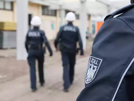 HZA-R: Zoll deckt Hinterziehung von über 1 Million Euro Sozialversicherungsbeiträgen auf - Regensburger Bauunternehmer verurteilt - Foto: presseportal.de