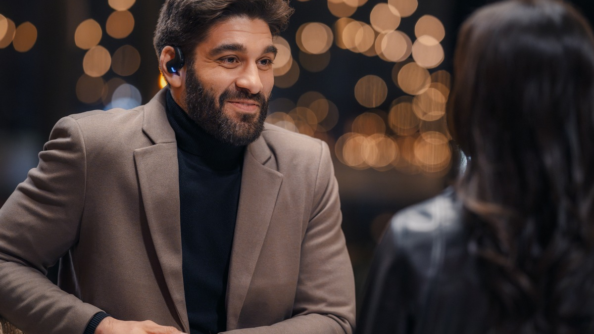 Futuristischer Übersetzer fürs Ohr setzt neue Maßstäbe: Vasco Translator E1 - Foto: presseportal.de