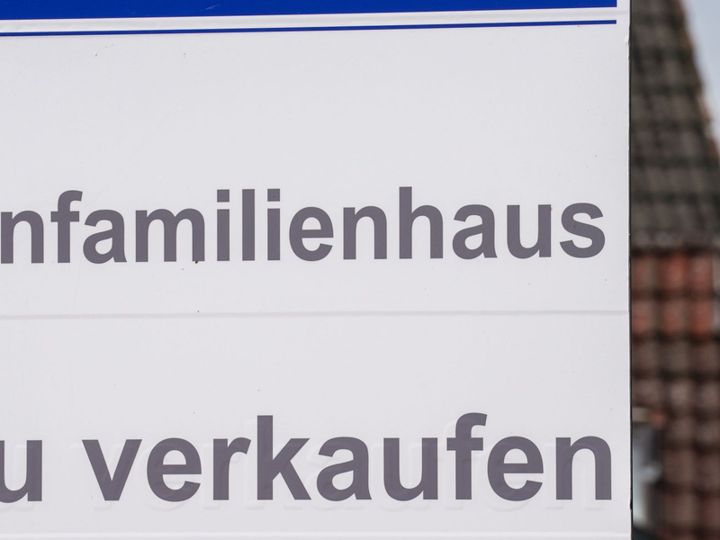 Hausverkauf: Der Frankfurter Immobilienmakler Von Poll Immobilien könnte den Besitzer wechseln (Archivbild) - Foto: Marcus Brandt/dpa