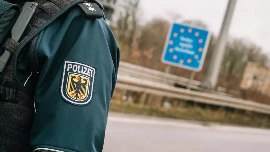 BPOL NRW: Gesuchter Schleuser führt Betäubungsmittel nach Deutschland ein und wird durch Bundespolizei festgenommen - Bild: presseportal.de