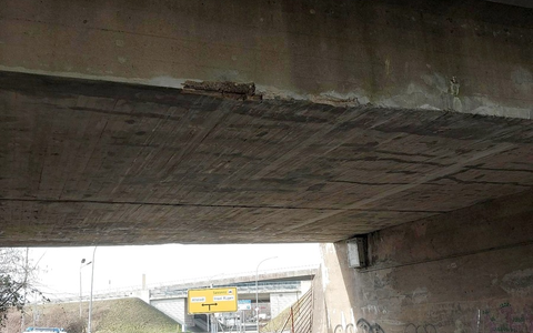 BPOL-HST: LKW-Fahrer verursacht Brückenschaden - Foto: presseportal.de