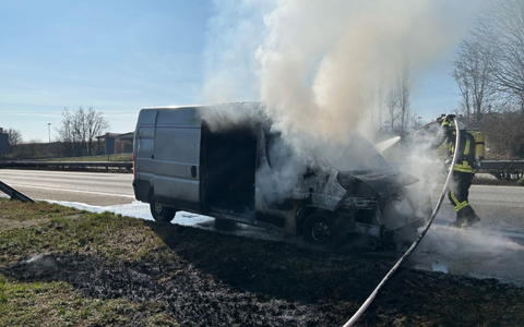POL-PDLD: A65/Edenkoben - Brennender Transporter - Foto: presseportal.de