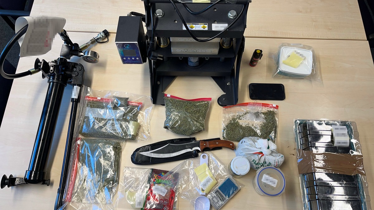 POL-K: 250306-3-K E-Scooter-Fahrer mit Drogen und Waffen unterwegs - Festnahme - Foto: presseportal.de