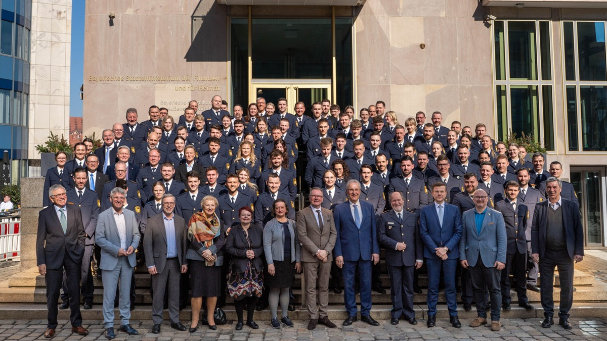 POL-MFR: (238) Herrmann begrüßt neue Polizistinnen und Polizisten in Nürnberg (06.03.2025 PM 65b/2025) - Foto: presseportal.de