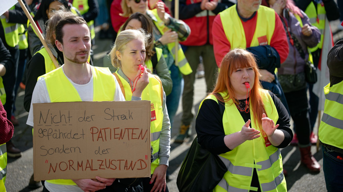 Mehr Geld, mehr Zeit: Dafür protestieren die Beschäftigten im öffentlichen Dienst. - Foto: Henning Kaiser/dpa