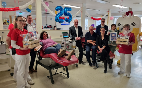 Hellersdorf: Haema Blut- und Plasmaspendezentrum wird 25 / Kai Wegner und Nadja Zivkovic feiern ein / Vierteljahrhundert Leben retten - Foto: presseportal.de