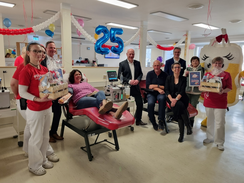 Hellersdorf: Haema Blut- und Plasmaspendezentrum wird 25 / Kai Wegner und Nadja Zivkovic feiern ein / Vierteljahrhundert Leben retten - Foto: presseportal.de