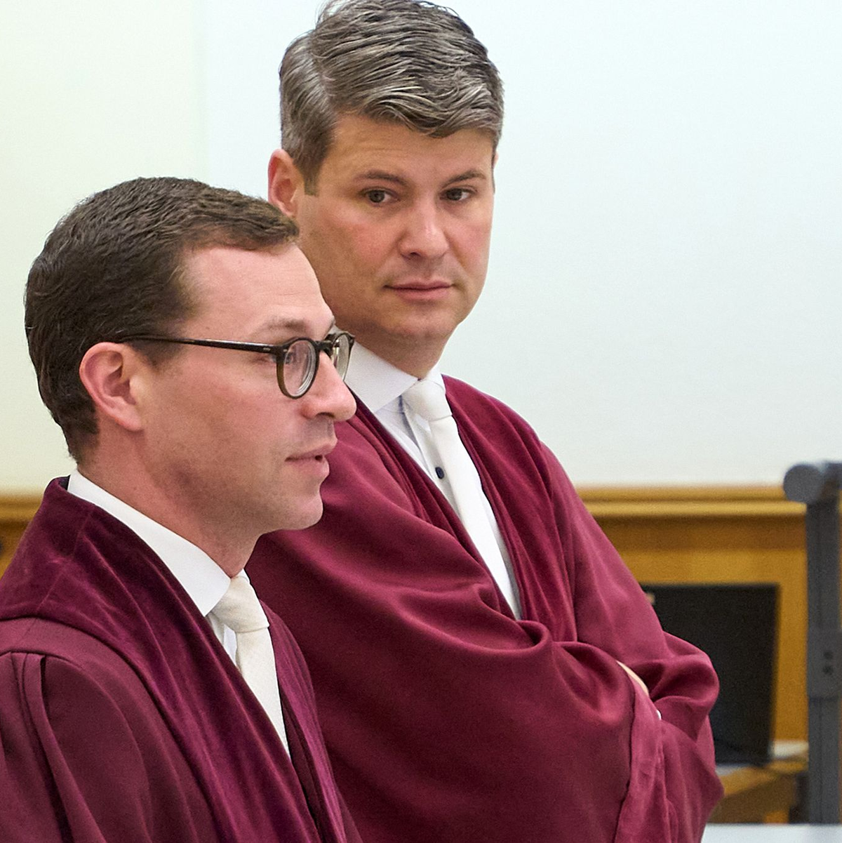 Oberstaatsanwalt Barrot (rechts) sieht die wehrhafte Demokratie gestärkt. - Foto: Thomas Frey/dpa