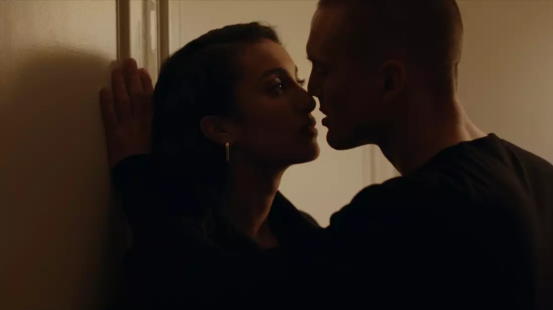YSL Beauty enthüllt zum Internationalen Frauentag die eindrucksvolle Kampagne 'Nenn es nicht Liebe' im Rahmen von LIEBE OHNE GEWALT - Bild: presseportal.de