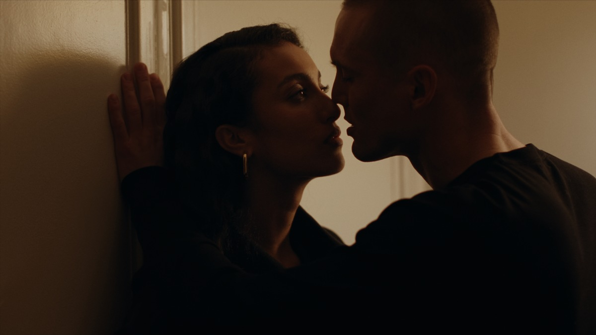 YSL Beauty enthüllt zum Internationalen Frauentag die eindrucksvolle Kampagne 'Nenn es nicht Liebe' im Rahmen von LIEBE OHNE GEWALT - Foto: presseportal.de