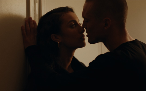 YSL Beauty enthüllt zum Internationalen Frauentag die eindrucksvolle Kampagne 'Nenn es nicht Liebe' im Rahmen von LIEBE OHNE GEWALT - Foto: presseportal.de