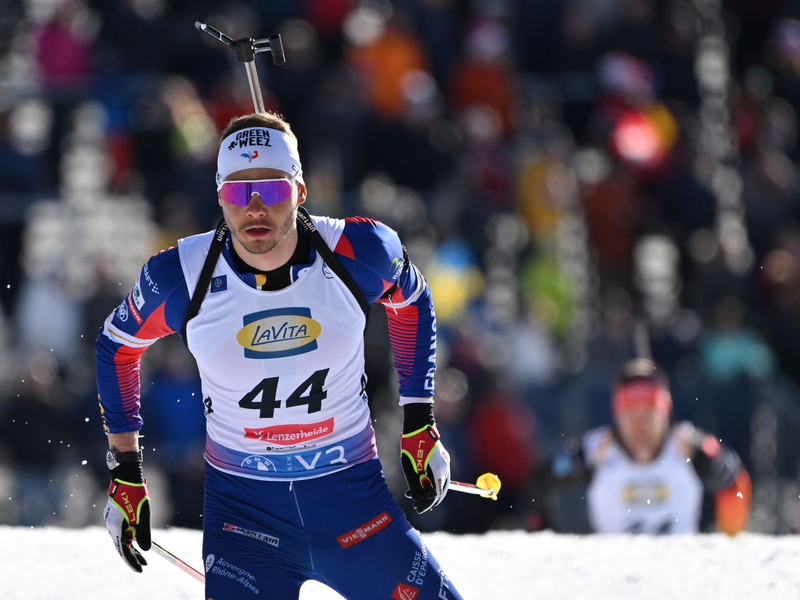 Feiert einen Sprintsieg: Frankreichs Biathlet Emilien Jacquelin. - Foto: Martin Schutt/dpa