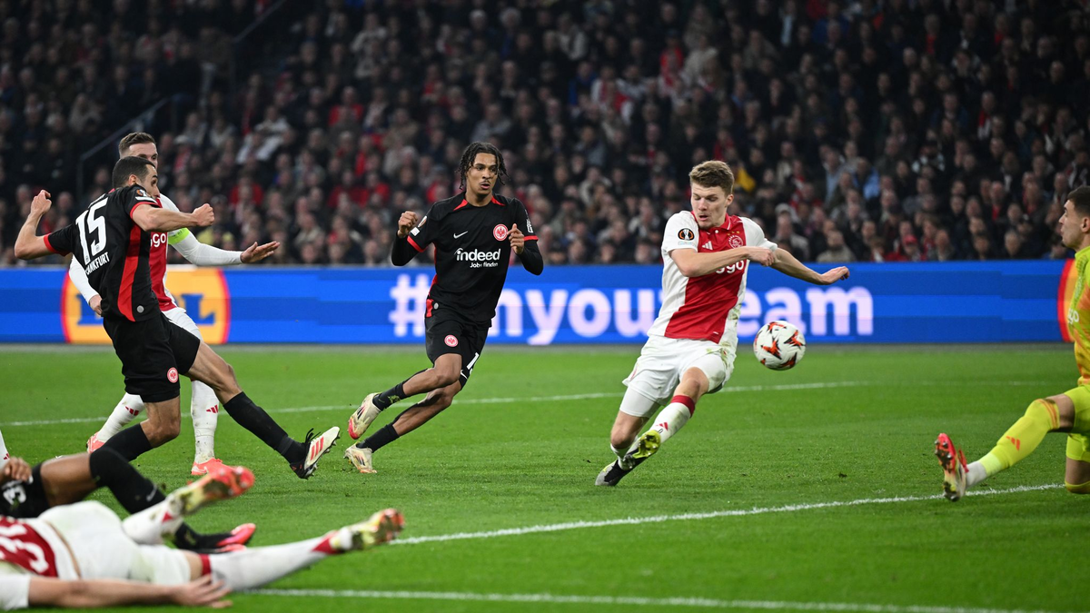 Brian Brobbey brachte Ajax Amsterdam früh in Führung. - Foto: Arne Dedert/dpa