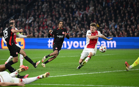 Brian Brobbey brachte Ajax Amsterdam früh in Führung. - Foto: Arne Dedert/dpa