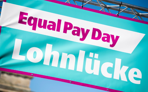 Der Aktionstag Equal Pay Day will auf das geschlechtsspezifische Lohngefälle zwischen Frauen und Männern aufmerksam machen. (Archivbild) - Foto: Christophe Gateau/dpa/dpa-tmn