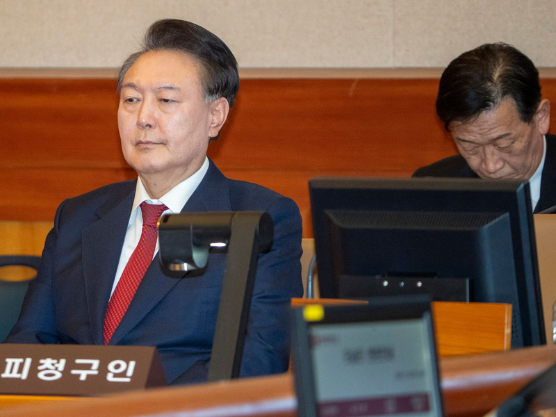 Das südkoreanische Verfassungsgericht wird am Freitag über die politische Zukunft des suspendierten Präsidenten Yoon Suk Yeol entscheiden.  - Foto: Song Kyung-seok/Pool Kyodo News/dpa