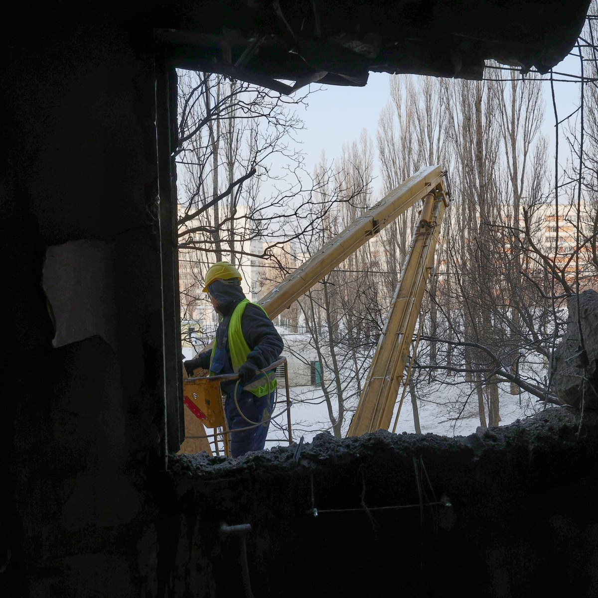 Immer wieder gerät auch die ostukrainische Stadt Charkiw unter Beschuss.  - Foto: Viacheslav Madiievskyi/Ukrinform/dpa