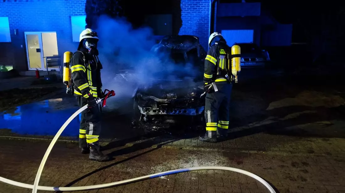FW-KLE: Fahrzeugbrand - Bild: presseportal.de
