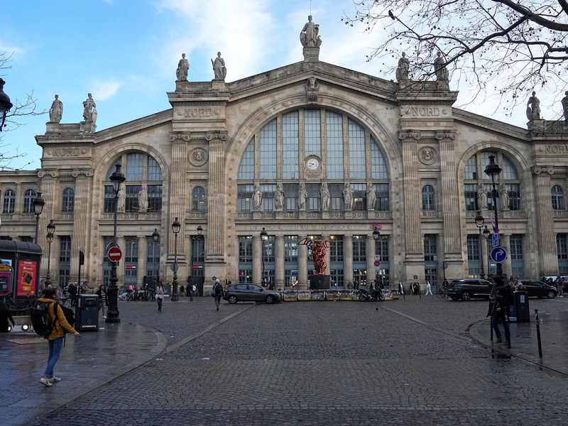 In der Nähe der Gleise wurde eine Bombe aus dem Zweiten Weltkrieg gefunden. - Foto: Michel Euler/AP/dpa