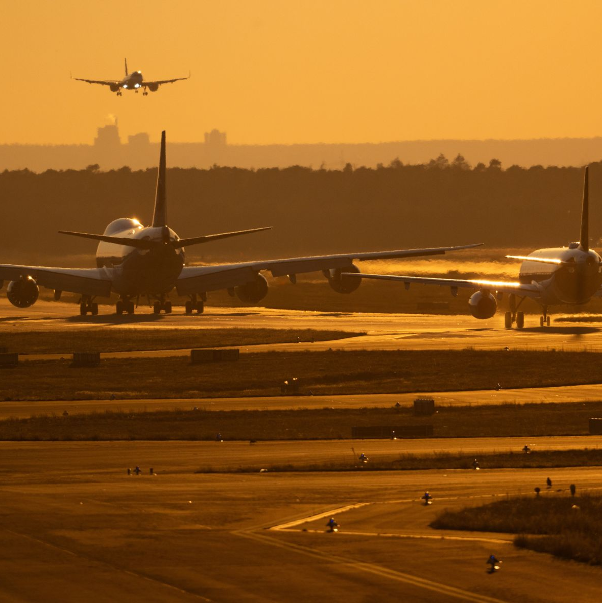 Im Sommer soll der Betrieb in Frankfurt pünktlicher laufen. - Foto: Boris Roessler/dpa