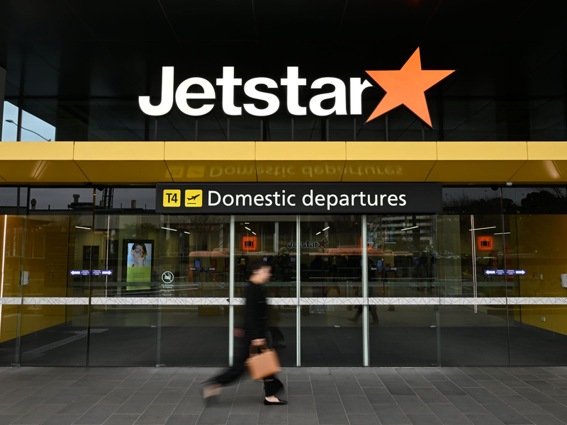 Der Vorfall ereignete sich an Bord einer Maschine der australischen Airline Jetstar. (Symbolbild) - Foto: James Ross/AAP/dpa