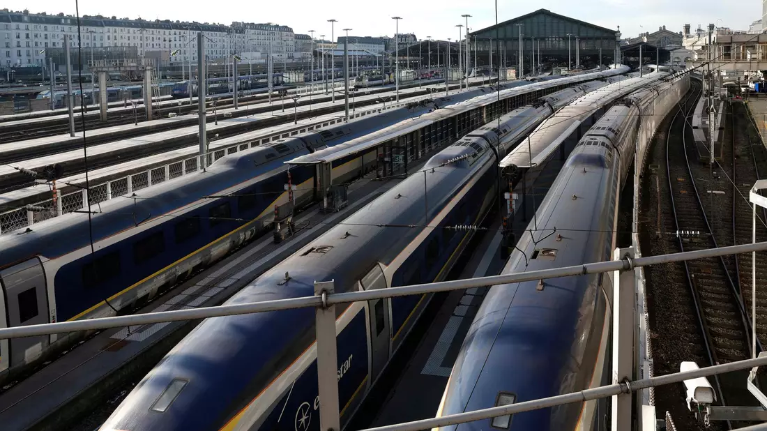 Auch Eurostar-Fernzüge von Paris durch den Eurotunnel nach London sind betroffen. - Bild: Geoffroy Van Der Hasselt/AFP/dpa