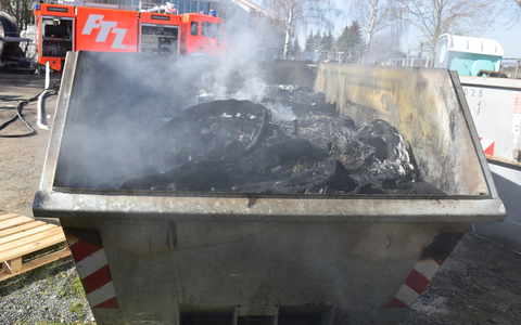 POL-HI: Containerbrand in Groß Düngen - Foto: presseportal.de