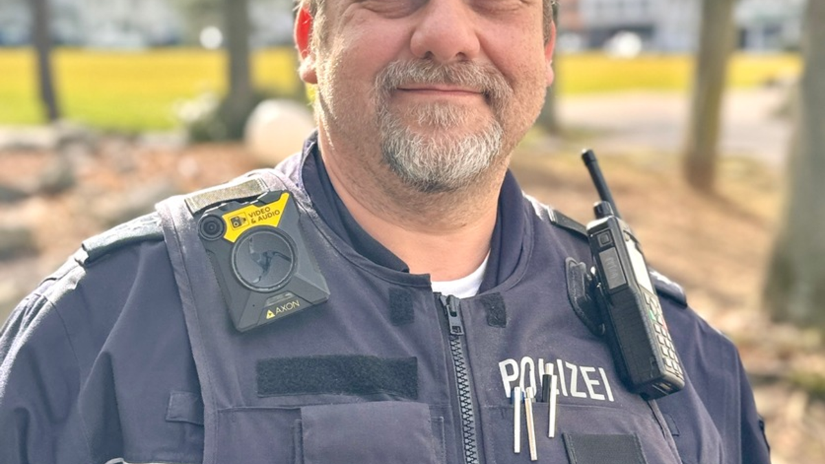 POL-EU: Polizeihauptkommissar Frank Alsmann ist neuer Bezirksdienstbeamter für das Stadtgebiet Euskirchen - Foto: presseportal.de