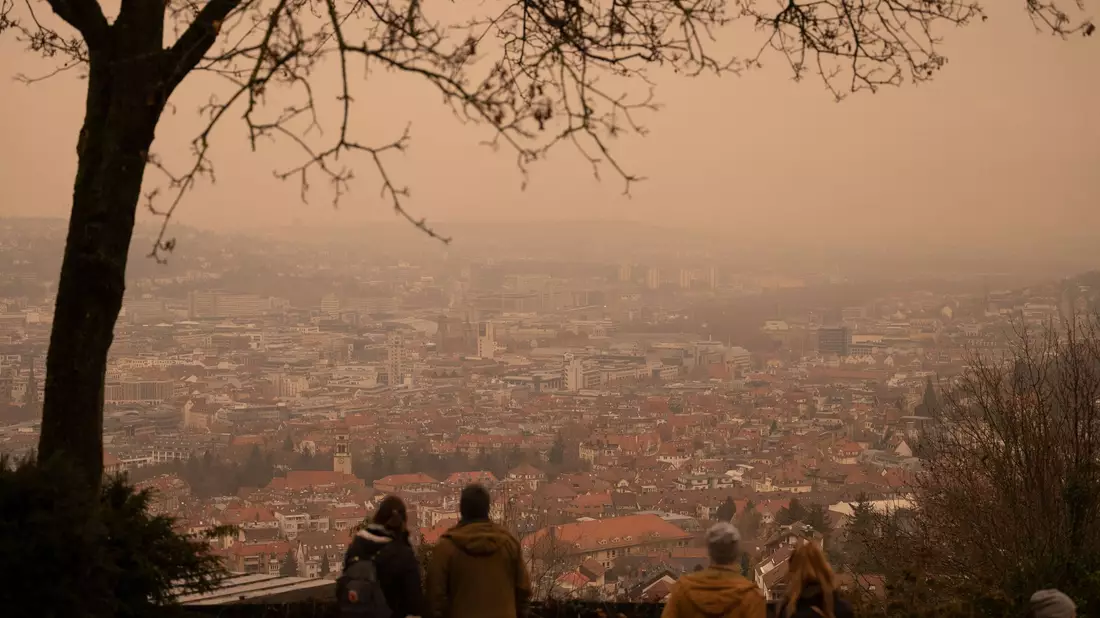 Am Sonntag könnte es ein wenig trüber am Himmel werden. (Archivbild) - Bild: Marijan Murat/dpa