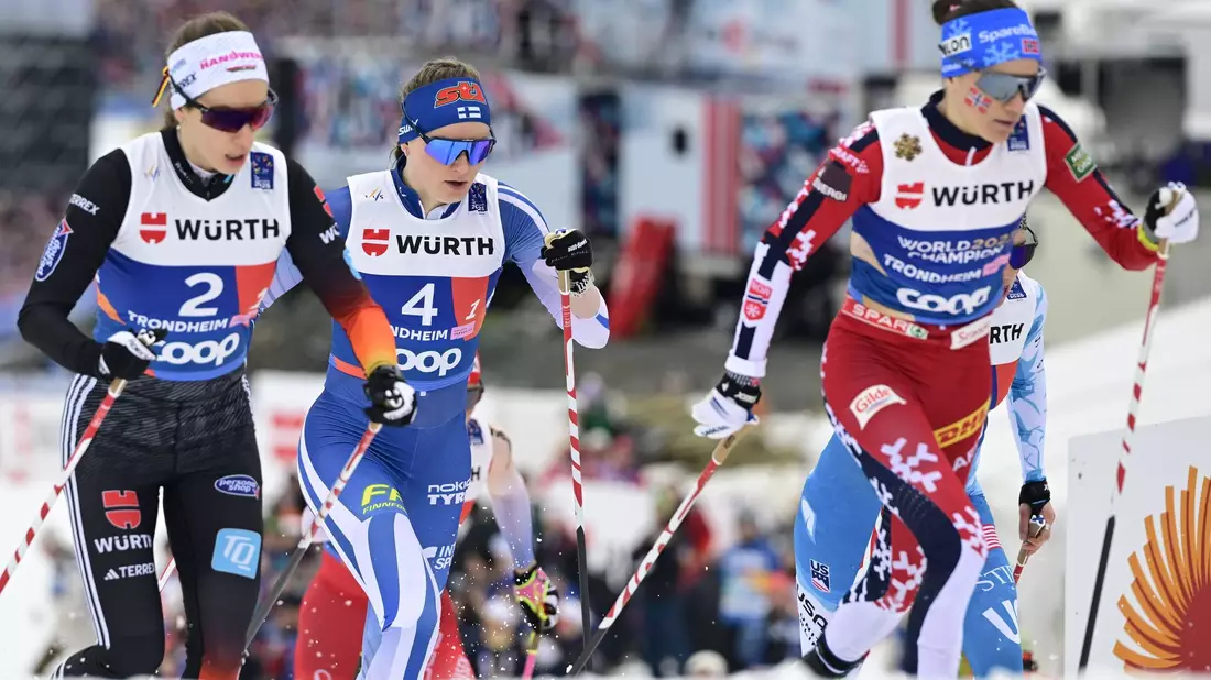 Pia Fink (l) zeigte als Startläuferin eine starke Leistung. - Bild: Antti Aimo-Koivisto/Lehtikuva/dpa