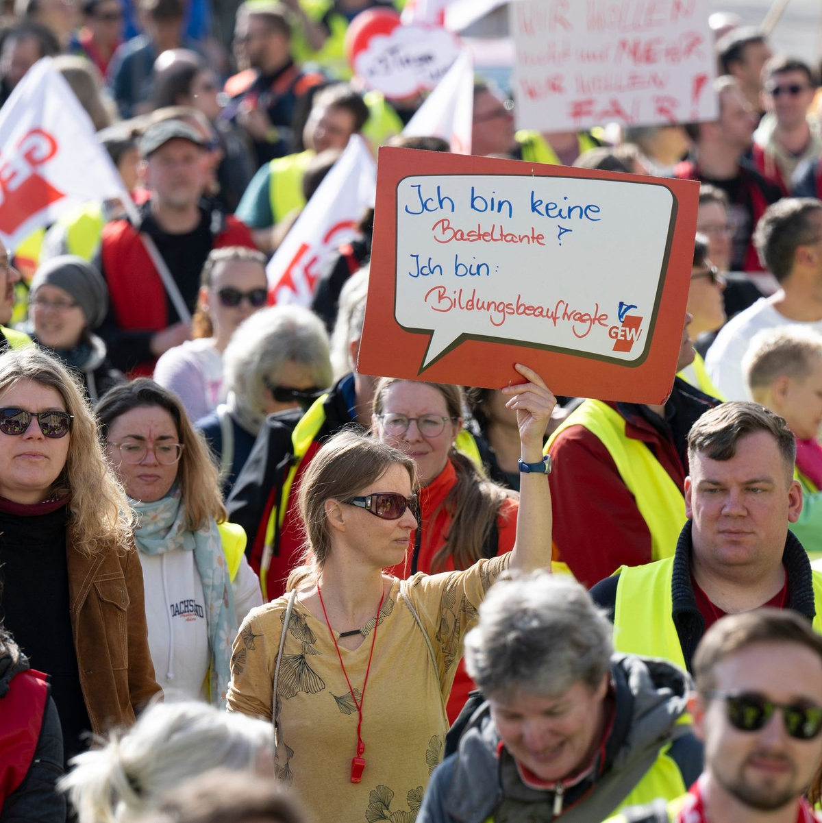 Verdi organisiert große Warnstreiks. (Archivbild) - Foto: Sebastian Kahnert/dpa