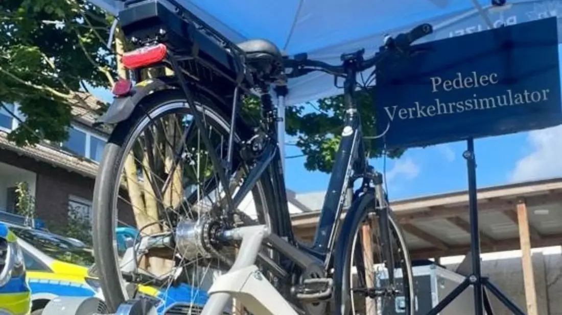 POL-MS: Polizei informiert in den Arkaden zur Verkehrssicherheit - Pedelec-Simulator ermöglicht realistisches Erleben - Bild: presseportal.de