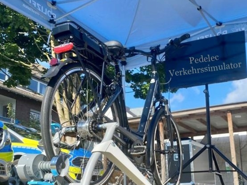 POL-MS: Polizei informiert in den Arkaden zur Verkehrssicherheit - Pedelec-Simulator ermöglicht realistisches Erleben - Foto: presseportal.de