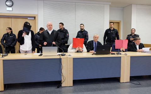Drei Männer und eine Frau sind vor dem Landgericht Osnabrück zu mehrjährigen Haftstrafen verurteilt worden, weil sie eine 17-Jährige gefesselt, lebensgefährlich verletzt und bewusstlos in die Ems geworfen haben. (Archivfoto) - Foto: Friso Gentsch/dpa