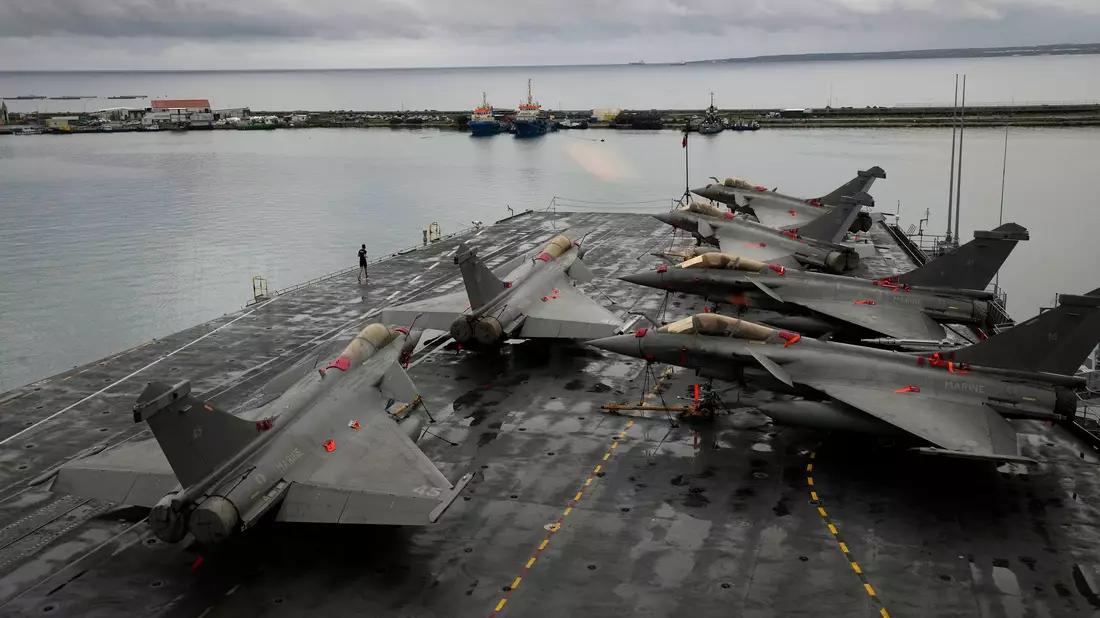 Mehrmals im Jahr wird mit französischen Kampfjets Abschreckung geübt. (Archivbild) - Bild: Petros Karadjias/AP/dpa