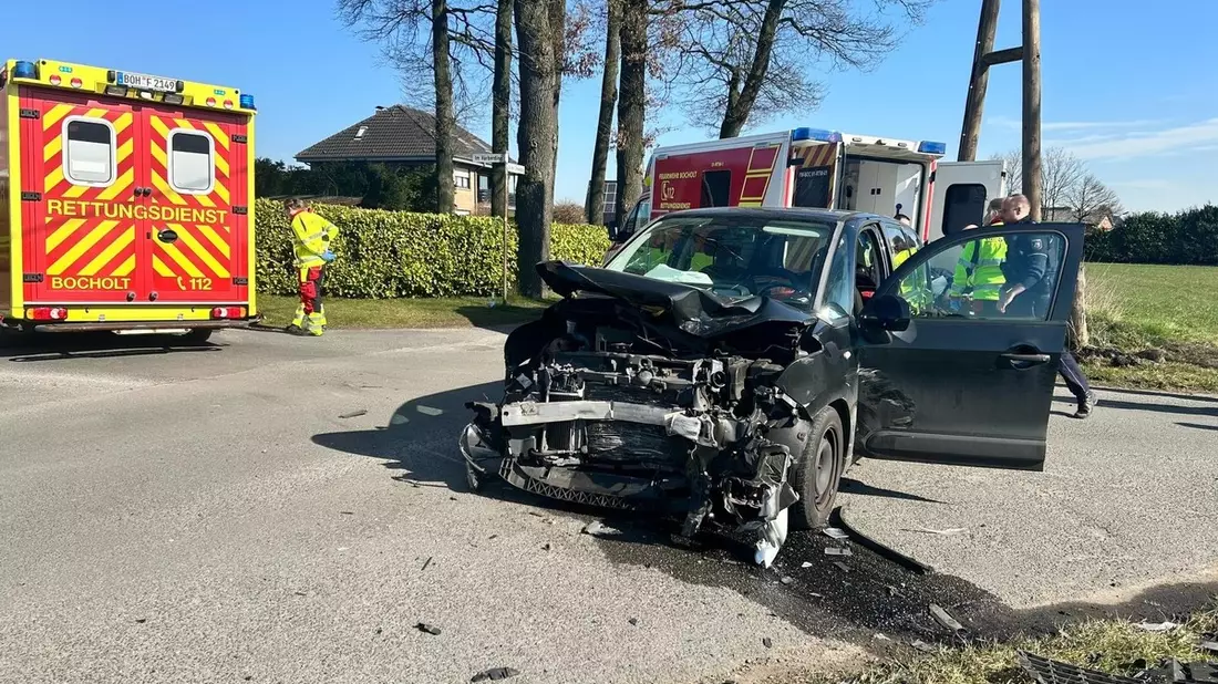 FW Bocholt: Feuerwehr und Rettungsdienst der Stadt Bocholt gleich mehrfach im Einsatz - Bild: presseportal.de