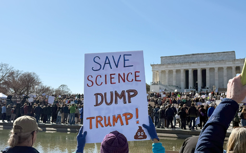 Sorge um Kürzungen treibt Wissenschaftler auf die Straße - Foto: Thomas Müller/dpa