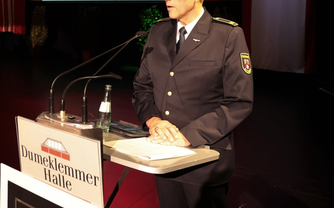 FW Ratingen: Wehrversammlung 2025 der Feuerwehr Ratingen - Ein feierlicher Abend voller Ehrungen und Ausblicke - Foto: presseportal.de